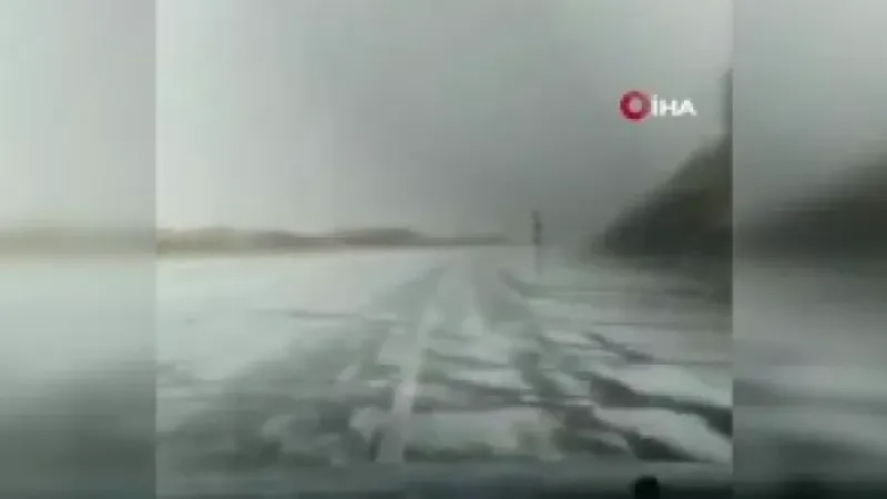  Ardahan'da dolu yağışı, yollar beyaza büründü