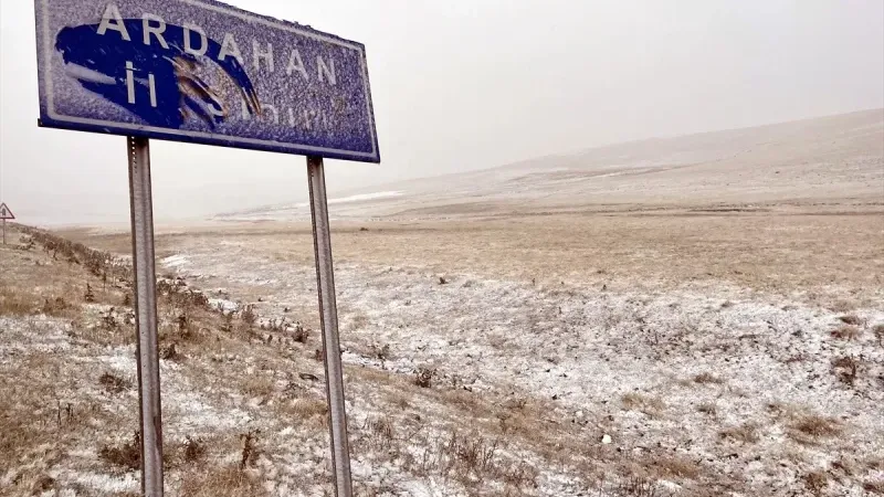 Ardahan'da yüksek kesimlerde kar yağışı etkili