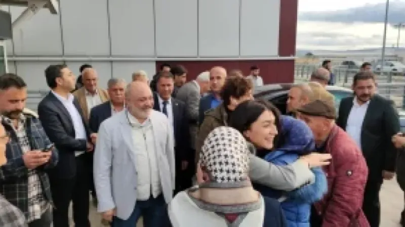 AK Parti Ağrı Milletvekili Ruken Kilerci, esnaf ve vatandaşları ziyaret etti