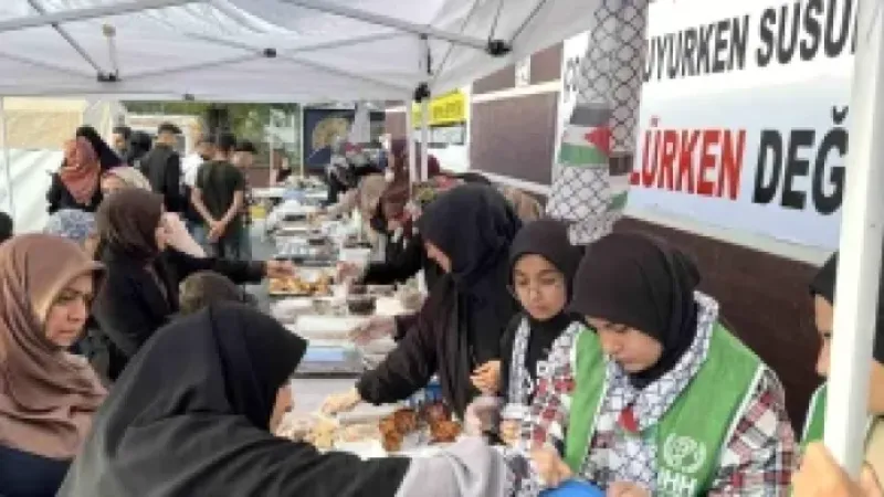 Bitlis'te Gazze yararına hayır çarşısı açıldı