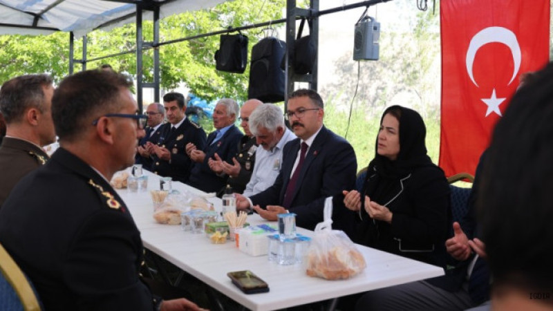 Devlet Erkanları P. Söz. Er Vedat Zorba'nın Ailesine Taziye Ziyaretinde Bulundular
